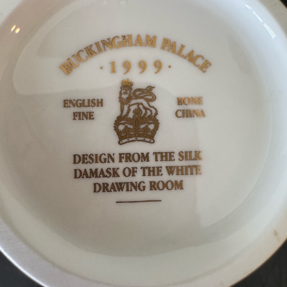 Royal Collection BUCKINGHAM PALACE 1999 Vase Gold/Yellow Fine English Bone China - Picture 6 of 7